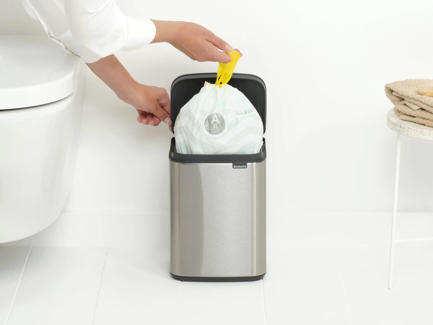 Brabantia Bo Touch Bin 4 Liter Met Kunststof Binnenemmer Matt Steel Fpp 7 Brabantia Bo Touch Bin 4 Liter Met Kunststof Binnenemmer Matt Steel Fpp - Afbeelding 5