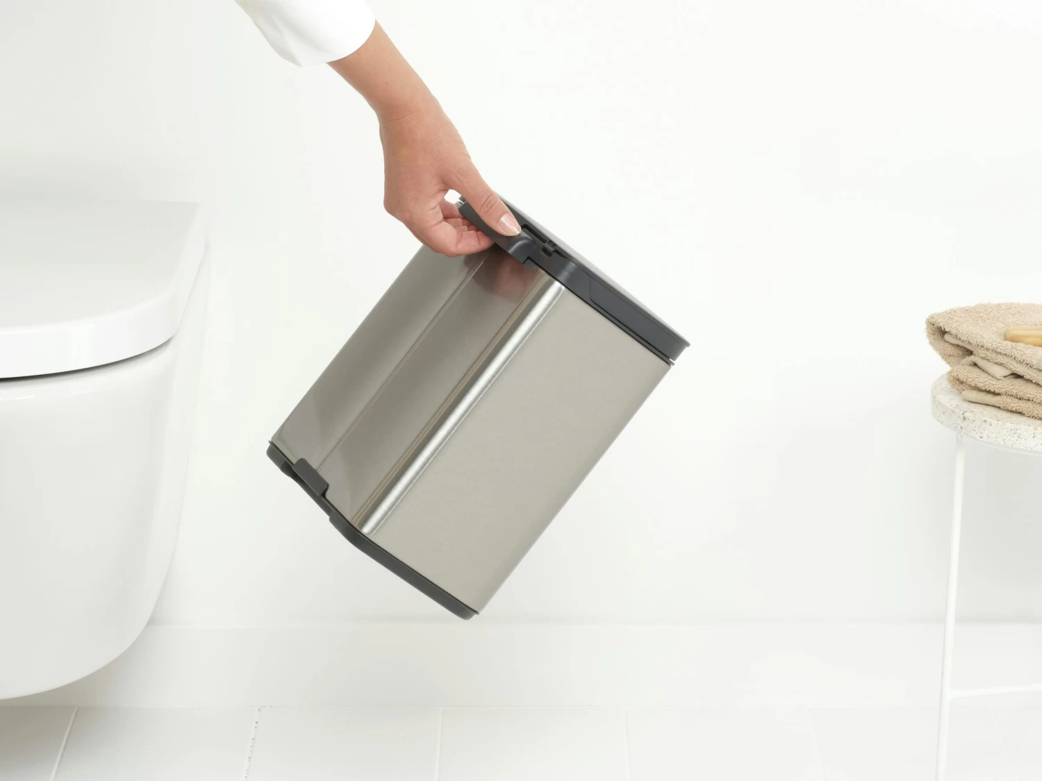 Brabantia Bo Touch Bin 4 Liter Met Kunststof Binnenemmer Matt Steel Fpp 6 Brabantia Bo Touch Bin 4 Liter Met Kunststof Binnenemmer Matt Steel Fpp - Afbeelding 4