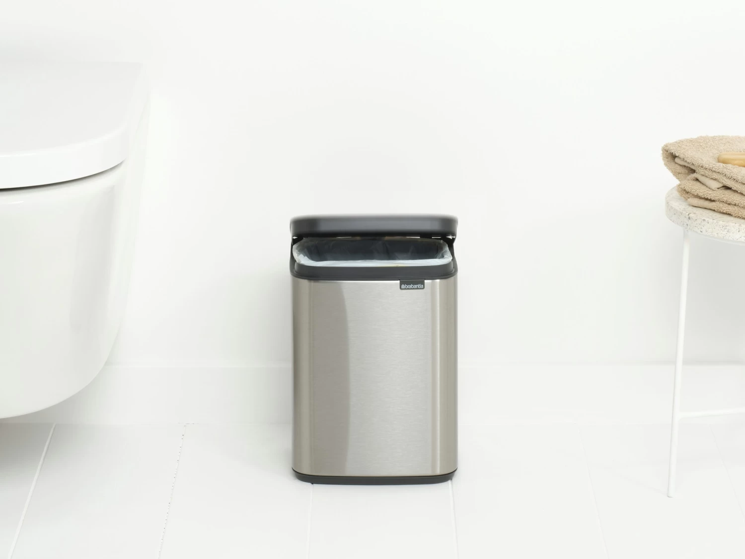 Brabantia Bo Touch Bin 4 Liter Met Kunststof Binnenemmer Matt Steel Fpp 5 Brabantia Bo Touch Bin 4 Liter Met Kunststof Binnenemmer Matt Steel Fpp - Afbeelding 3