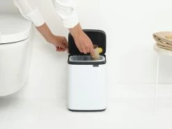 Brabantia Bo Touch Bin 4 Liter Met Kunststof Binnenemmer White -Brabantia Bo Waste Bin 4L White 8710755222344 Brabantia 300dpi 3912x2934px 6 NR 30276