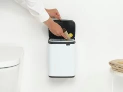 Brabantia Bo Touch Bin 4 Liter Met Kunststof Binnenemmer White -Brabantia Bo Waste Bin 4L White 8710755222344 Brabantia 300dpi 3912x2934px 6 NR 30277