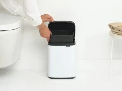 Brabantia Bo Touch Bin 4 Liter Met Kunststof Binnenemmer White -Brabantia Bo Waste Bin 4L White 8710755222344 Brabantia 300dpi 3912x2934px 6 NR 30278