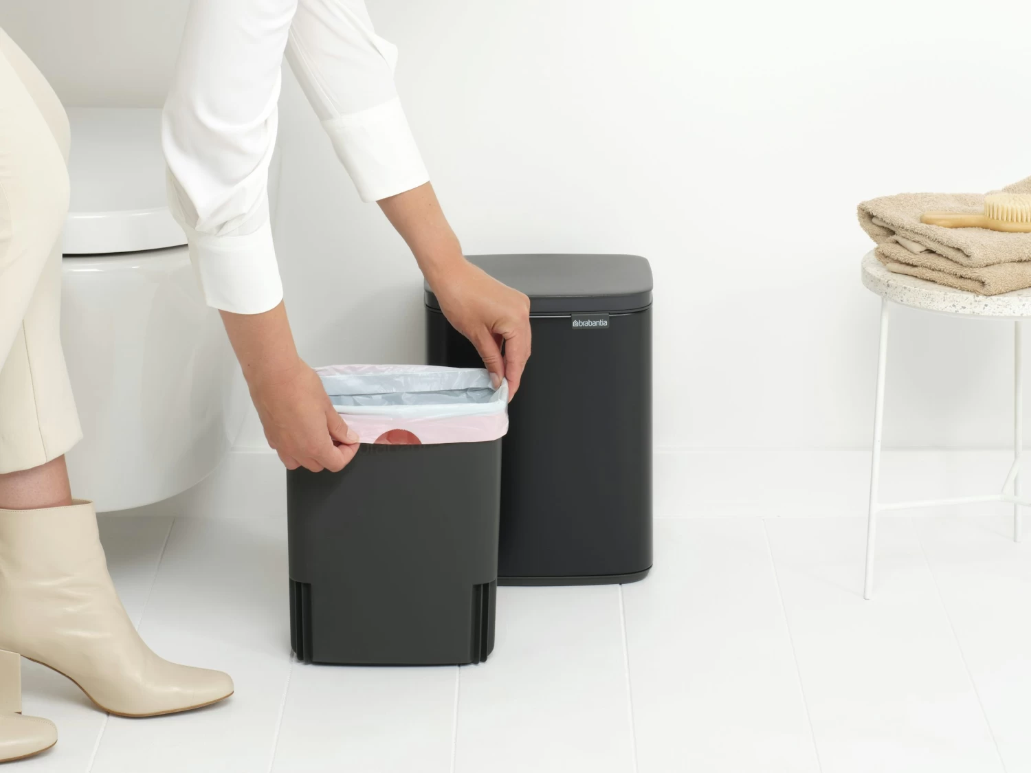 Brabantia Bo Touch Bin 7 Liter Met Kunststof Binnenemmer Matt Black 8 Brabantia Bo Touch Bin 7 Liter Met Kunststof Binnenemmer Matt Black - Afbeelding 6