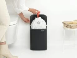 Brabantia Bo Touch Bin 7 Liter Met Kunststof Binnenemmer Matt Black 17 Brabantia Bo Touch Bin 7 Liter Met Kunststof Binnenemmer Matt Black -Brabantia Bo Waste Bin 7L Matt Black 8710755222900 Brabantia 300dpi 4810x3608px 6 NR 30334