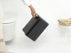 Brabantia Bo Touch Bin 7 Liter Met Kunststof Binnenemmer Matt Black 16 Brabantia Bo Touch Bin 7 Liter Met Kunststof Binnenemmer Matt Black -Brabantia Bo Waste Bin 7L Matt Black 8710755222900 Brabantia 300dpi 4810x3608px 6 NR 30335