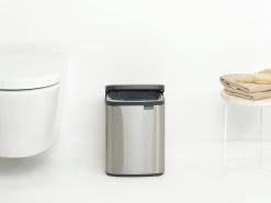 Brabantia Bo Touch Bin 7 Liter Met Kunststof Binnenemmer Matt Steel Fpp -Brabantia Bo Waste Bin 7L Matt Steel Fingerprint Proof 8710755222962 Brabantia 300dpi 4810x3608px 6 NR 30363