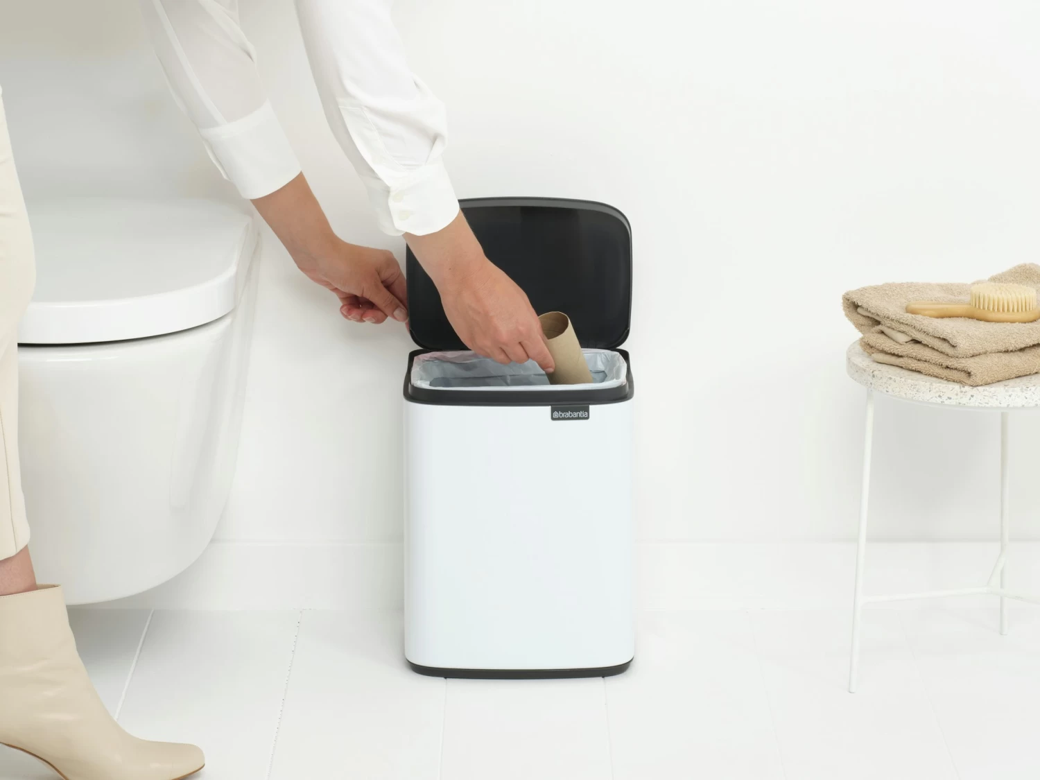 Brabantia Bo Touch Bin 7 Liter Met Kunststof Binnenemmer White 11 Brabantia Bo Touch Bin 7 Liter Met Kunststof Binnenemmer White - Afbeelding 9