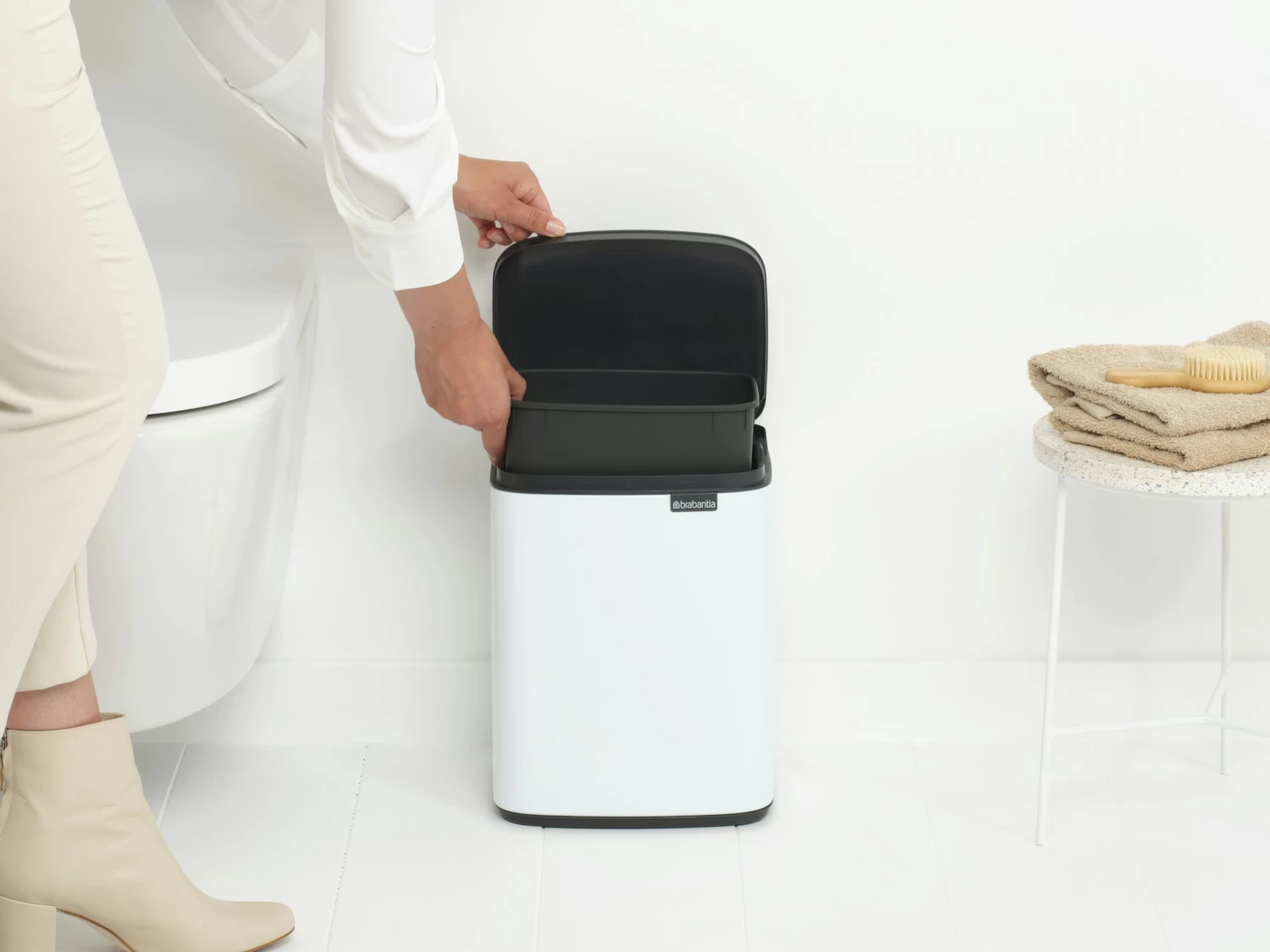Brabantia Bo Touch Bin 7 Liter Met Kunststof Binnenemmer White 9 Brabantia Bo Touch Bin 7 Liter Met Kunststof Binnenemmer White - Afbeelding 7
