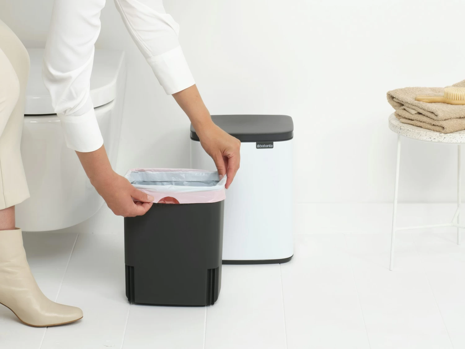 Brabantia Bo Touch Bin 7 Liter Met Kunststof Binnenemmer White 8 Brabantia Bo Touch Bin 7 Liter Met Kunststof Binnenemmer White - Afbeelding 6