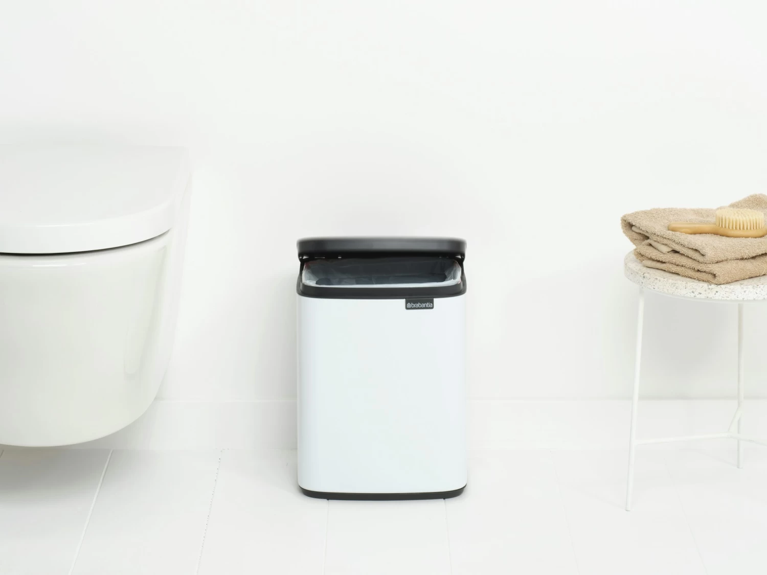Brabantia Bo Touch Bin 7 Liter Met Kunststof Binnenemmer White 5 Brabantia Bo Touch Bin 7 Liter Met Kunststof Binnenemmer White - Afbeelding 3