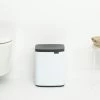 Brabantia Bo Touch Bin 7 Liter Met Kunststof Binnenemmer White 1 Brabantia Bo Touch Bin 7 Liter Met Kunststof Binnenemmer White -Brabantia Bo Waste Bin 7L White 8710755222368 Brabantia 300dpi 4810x3608px 6 NR 30293