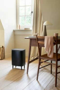 Brabantia Bo Hi Afvalemmer 12 Liter Matt Black -Brabantia Bo Waste Bin Hi 12L Matt Black 8710755227226 Brabantia 300dpi 4480x6720px 6 NR 30536