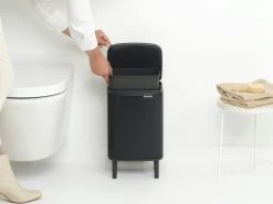 Brabantia Bo Hi Afvalemmer 7 Liter Matt Black -Brabantia Bo Waste Bin Hi 7L Matt Black 8710755227141 Brabantia 300dpi 5180x3885px 6 NR 30425