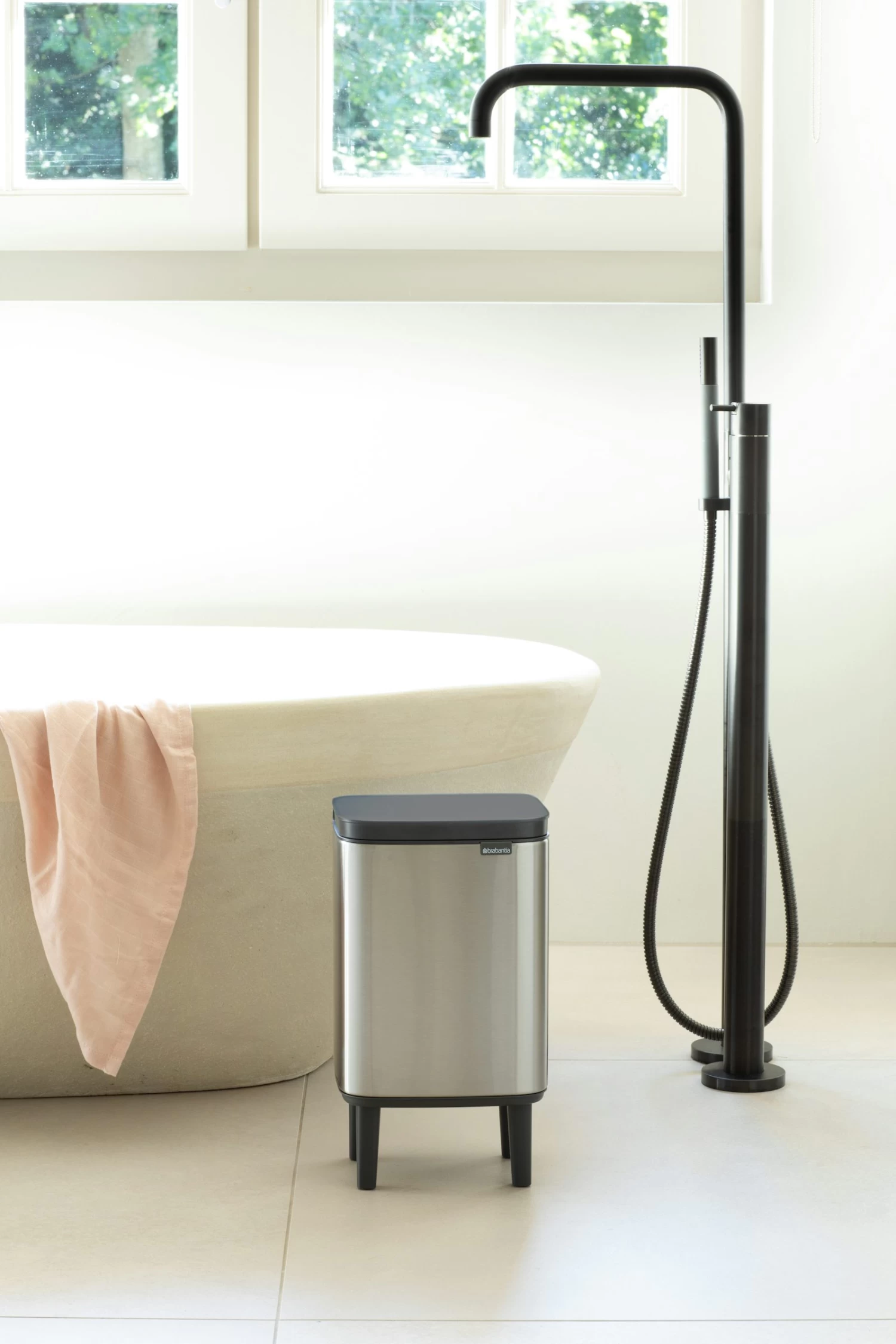 Brabantia Bo Hi Afvalemmer 7 Liter Matt Fpp 6 Brabantia Bo Hi Afvalemmer 7 Liter Matt Fpp - Afbeelding 4