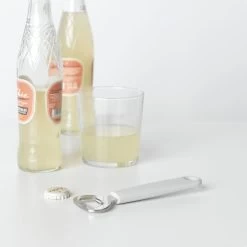 Brabantia Tasty+ Flesopener Light Grey 7 Brabantia Tasty+ Flesopener Light Grey -Brabantia Bottle Opener TASTY Light Grey 8710755121807 Brabantia 300dpi 4112x4112px 6 NR 15170