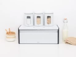 Brabantia Broodtrommel Met Klepdeksel Wit -Brabantia Fall Front Bread Bin White 8710755306006 Brabantia 96dpi 1000x750px 7 NR 21270