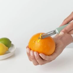 Brabantia Tasty+ Dunschiller Plus Zesteur Jade Green -Brabantia Food Peeler plus Zester TASTY Jade Green 8710755122941 Brabantia 300dpi 5273x5273px 6 NR 15345