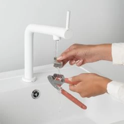 Brabantia Tasty+ Knoflookpers Terracotta Pink -Brabantia Garlic Press TASTY Terracotta Pink 8710755121845 Brabantia 300dpi 4268x4268px 6 NR 15181