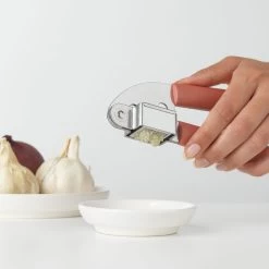 Brabantia Tasty+ Knoflookpers Terracotta Pink -Brabantia Garlic Press TASTY Terracotta Pink 8710755121845 Brabantia 300dpi 4987x4987px 6 NR 15180