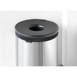 Brabantia Wasbox 60 Liter Met Kunststof Deksel Mat 15 Brabantia Wasbox 60 Liter Met Kunststof Deksel Mat -Brabantia Laundry Bin 60L Plastic Lid Matt Steel 8710755105166 Brabantia 1000x1000px 7 NR 3463