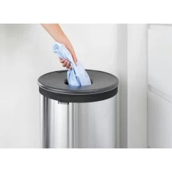 Brabantia Wasbox 60 Liter Met Kunststof Deksel Mat 14 Brabantia Wasbox 60 Liter Met Kunststof Deksel Mat -Brabantia Laundry Bin 60L Plastic Lid Matt Steel 8710755105166 Brabantia 1000x1000px 7 NR 3468