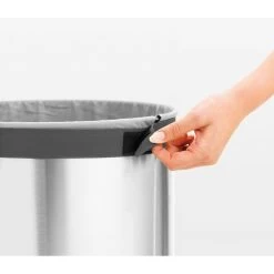 Brabantia Wasbox 60 Liter Met Kunststof Deksel Mat 19 Brabantia Wasbox 60 Liter Met Kunststof Deksel Mat -Brabantia Laundry Bin 60L Plastic Lid Matt Steel 8710755105166 Brabantia 1000x1000px 7 NR 3469