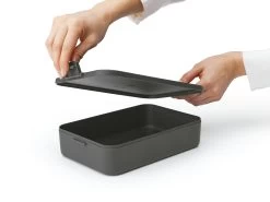 Brabantia Make & Take Lunchbox Large, Kunststof Dark Grey -Brabantia Make Take Lunch Box Large Plastic Dark Grey 8710755203060 Brabantia 300dpi 7600x5700px 6 NR 28346