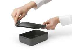 Brabantia Make & Take Lunchbox Medium, Kunststof Dark Grey -Brabantia Make Take Lunch Box Medium Plastic Dark Grey 8710755202520 Brabantia 300dpi 7600x5700px 6 NR 28352