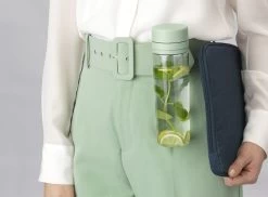 Brabantia Make & Take Waterfles Met Zeef 0,5 Liter Jade Green -Brabantia Make Take Water Bottle with Strainer Jade Green 8710755202445 Brabantia 300dpi 3876x2852px 6 NR 28406