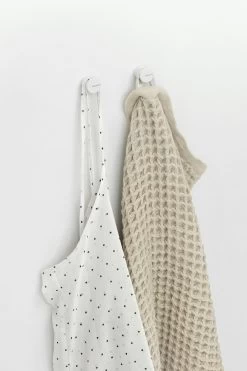 Brabantia Mindset Handdoekhaken Mineral Infinite White 9 Brabantia Mindset Handdoekhaken Mineral Infinite White -Brabantia MindSet Towel Hooks set of 2 Mineral Fresh White 8710755303425 Brabantia 300dpi 1200x1800px 6 NR 27163