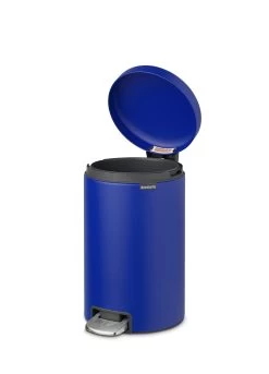 Brabantia Newlcon Pedaalemmer 12 Liter Mineral Powerful Blue -Brabantia NewIcon Pedal Bin 12L Mineral Powerful Blue 8710755206863 Brabantia 72dpi 4500x6250px 6 NR 26629