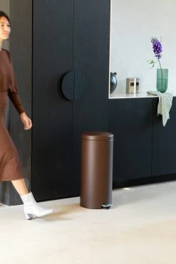 Brabantia Newicon Pedaalemmer 30L Mineral Cosy Brown -Brabantia NewIcon Pedal Bin 30L Mineral Cosy Brown 8710755208607 Brabantia 240dpi 4480x6720px 6 NR 26463