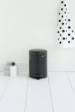 Brabantia Pedaalemmer Newlcon 3 Liter Matt Black -Brabantia NewIcon Pedal Bin 3L Matt Black 8710755113321 Brabantia 3840x5760px 6 NR 2853