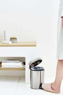 Brabantia Pedaalemmer Newlcon 3 Liter Matt Steel Fingerprint Proof -Brabantia NewIcon Pedal Bin 3L Matt Steel Fingerprint Proof 8710755112164 Brabantia 3643x5462px 6 NR 10843