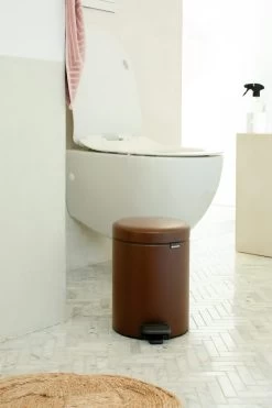 Brabantia Pedaalemmer Newlcon 5 Liter Mineral Cosy Brown -Brabantia NewIcon Pedal Bin 5L Mineral Cosy Brown 8710755208546 Brabantia 240dpi 4480x6720px 6 NR 26453