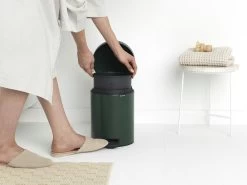 Brabantia Pedaalemmer NewIcon 5 Liter Pine Green -Brabantia Pedal Bin newIcon 5L Pine Green 8710755304026 Brabantia 300dpi 6478x4860px 6 NR 20783