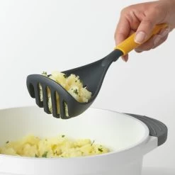 Brabantia Tasty+ Pureestamper Plus Lepel Honey Yellow -Brabantia Potato Masher plus Spoon TASTY Honey Yellow 8710755122866 Brabantia 300dpi 5009x5009px 6 NR 15318