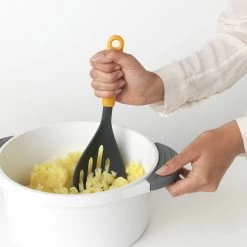 Brabantia Tasty+ Pureestamper Plus Lepel Honey Yellow -Brabantia Potato Masher plus Spoon TASTY Honey Yellow 8710755122866 Brabantia 300dpi 5296x5296px 6 NR 15319