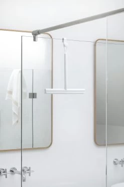 Brabantia Douchewisser Wit -Brabantia ReNew Shower Squeegee White 8710755280184 Brabantia 300dpi 4480x6720px 6 NR 19417