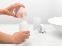 Brabantia Zeeppomp 250ml Wit 17 Brabantia Zeeppomp 250ml Wit -Brabantia ReNew Soap Dispenser White 8710755280269 Brabantia 96dpi 1000x750px 7 NR 20051