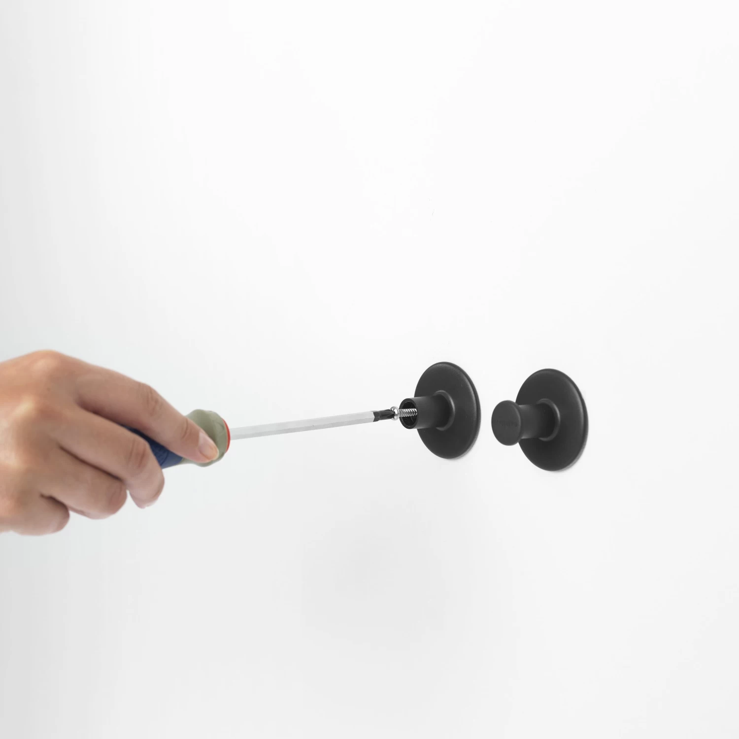 Brabantia Handdoekhaakjes Set Van 2 Dark Grey 8 Brabantia Handdoekhaakjes Set Van 2 Dark Grey - Afbeelding 6