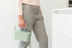 Brabantia Sinkside Aanrecht Afvalbakje 1,8 Liter Jade Green -Brabantia SinkSide Food Waste Caddy 1.8L Jade Green 8710755215803 Brabantia 300dpi 5760x3840px 6 NR 25926