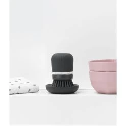 Brabantia Afwasborstel Met Zeepreservoir Dark Grey -Brabantia Soap Dispensing Dish Brush Dark Grey 8710755302626 Brabantia 96dpi 1000x1000px 7 NR 19601