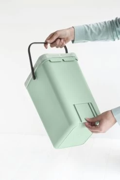 Brabantia Sort & Go Afvalemmer 12L Jade Green 21 Brabantia Sort & Go Afvalemmer 12L Jade Green -Brabantia Sort Go Waste Bin 12L Jade Green 8710755211829 Brabantia 300dpi 3840x5760px 6 NR 25767