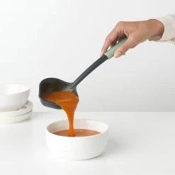 Brabantia Tasty+ Soeplepel Plus Schraper Jade Green -Brabantia Soup Ladle plus Scraper TASTY Jade Green 8710755122729 Brabantia 300dpi 4883x4883px 6 NR 15280