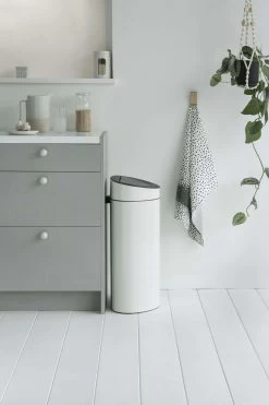 Brabantia Touch Bin 40 Liter White -Brabantia Touch Bin New 40L White 8710755114984 Brabantia 3840x5760px 6 NR 11088