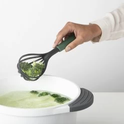 Brabantia Tasty+ Garde Plus Uitleklepel -Brabantia Whisk plus Draining Spoon TASTY Fir Green 8710755122828 Brabantia 300dpi 3198x3198px 6 NR 15308
