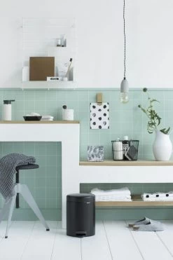 Brabantia Pedaalemmer NewIcon 5 Liter Matt Black -Brabantia f4030ff59d1ed8a86892d7862458818a